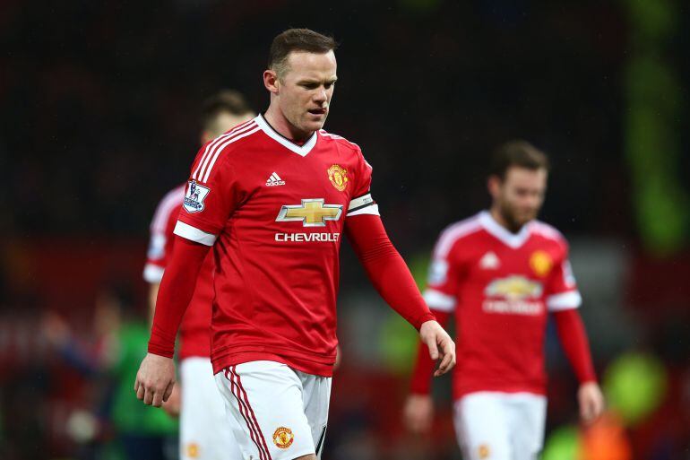 Wayne Rooney se lamenta tras el pitido final