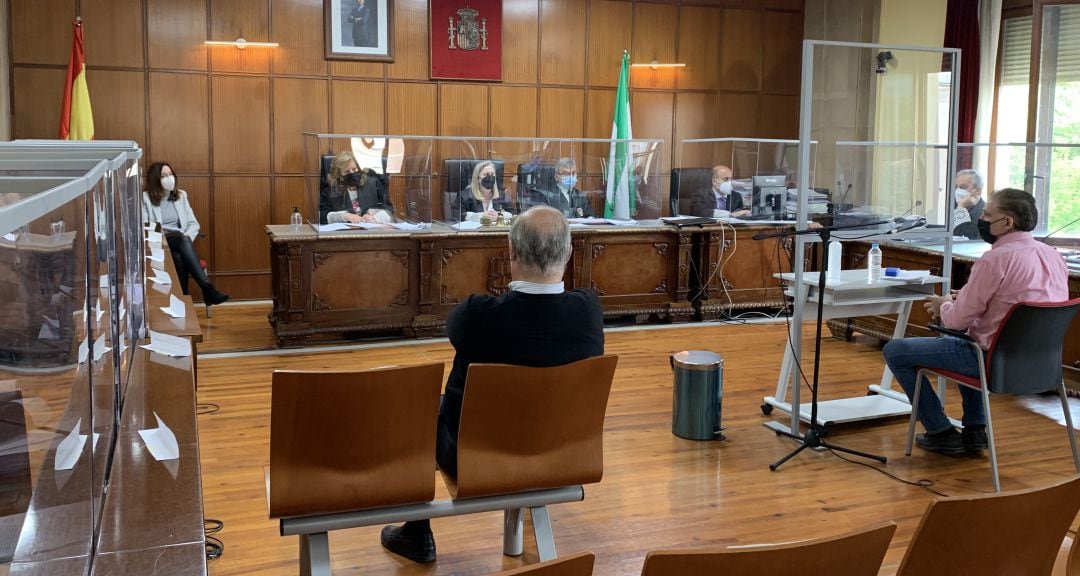 El técnico de la Oficina de Control de Concesionarias durante su declaración.