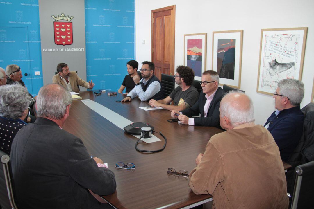 Asistentes a la reunión preparatoria de los actos del centenario de Manrique.