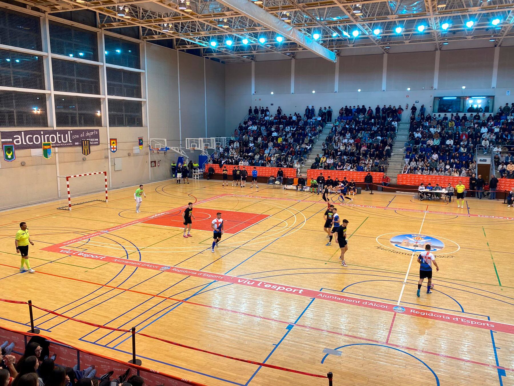 Imagen de la final entre Cruzados y Ligeros en un pabellón A Mutua Levante repleto de público