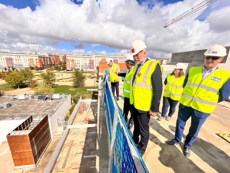 Enrique López, consejero de Presidencia, Interior y Justicia de la Comunidad de Madrid durante su visita a las obras de las nuevas dependencias de los Juzgados de Getafe.