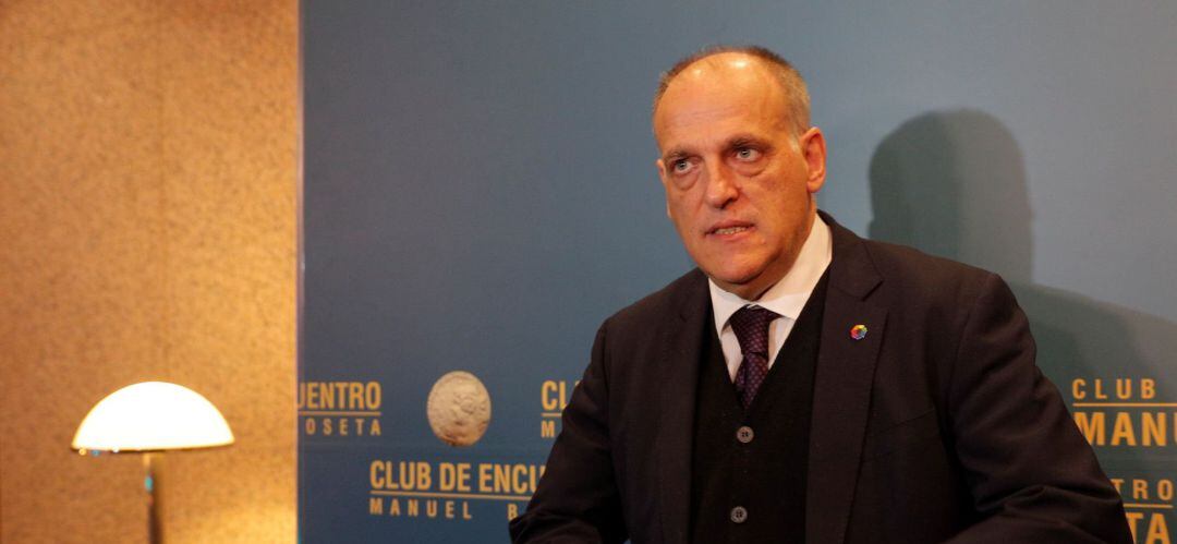 El presidente de la Liga de Fútbol Profesional, Javier Tebas, pronunció este lunes una conferencia en el Club de Encuentro Manuel Broseta de Valencia sobre &quot;Fútbol, televisión y negocio. La liga como player global en la industria del ocio y el entretenimi