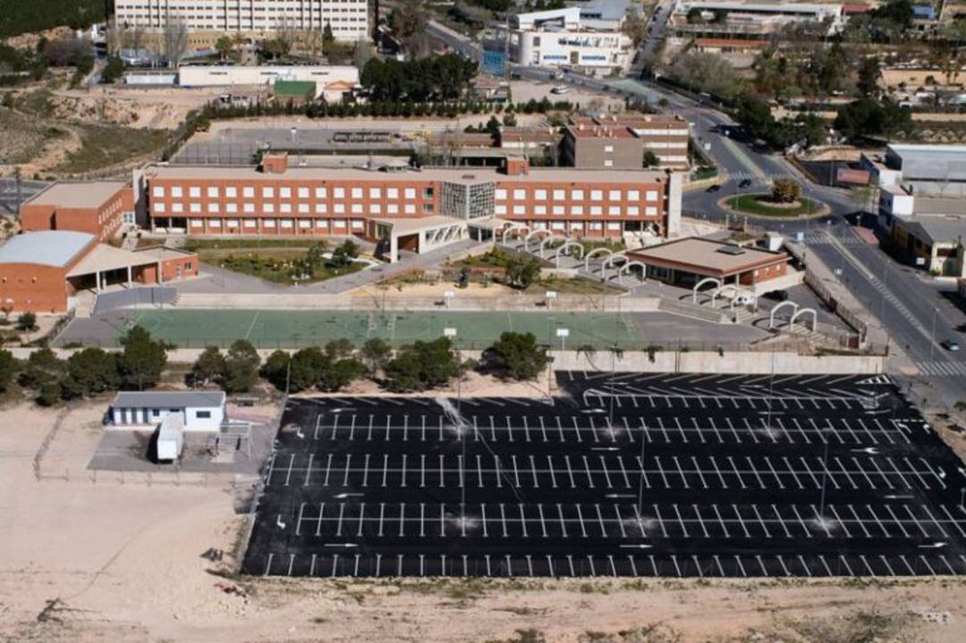 Aparcamiento lejos del hopistal de Elda