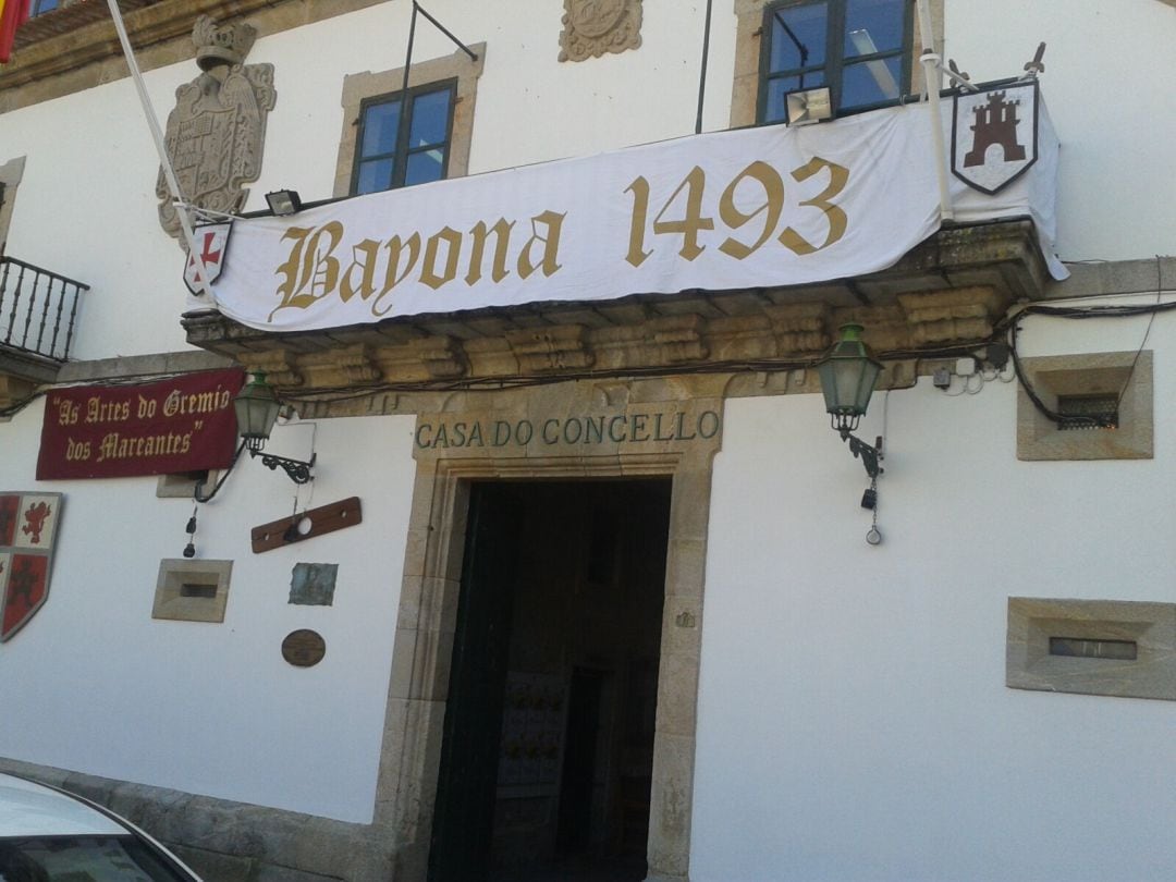 El Concello de Baiona durante la celebración de la Festa da Arribada