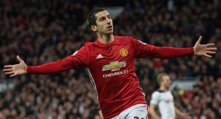 Mkhitaryan celebra su tanto que le ha dado la victoria al Manchester United