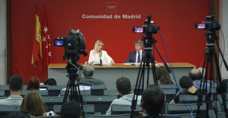 Cristina Cifuentes y Ángel Garrido en el Consejo de Gobierno de la Comunidad de Madrid