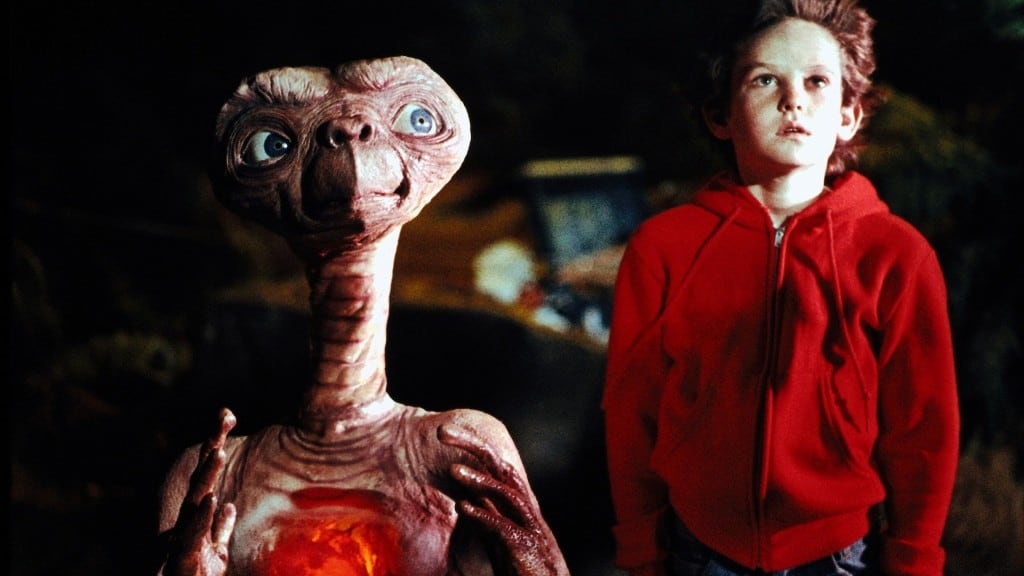 ET y Henry Thomas (Elliot) en una escena de la película