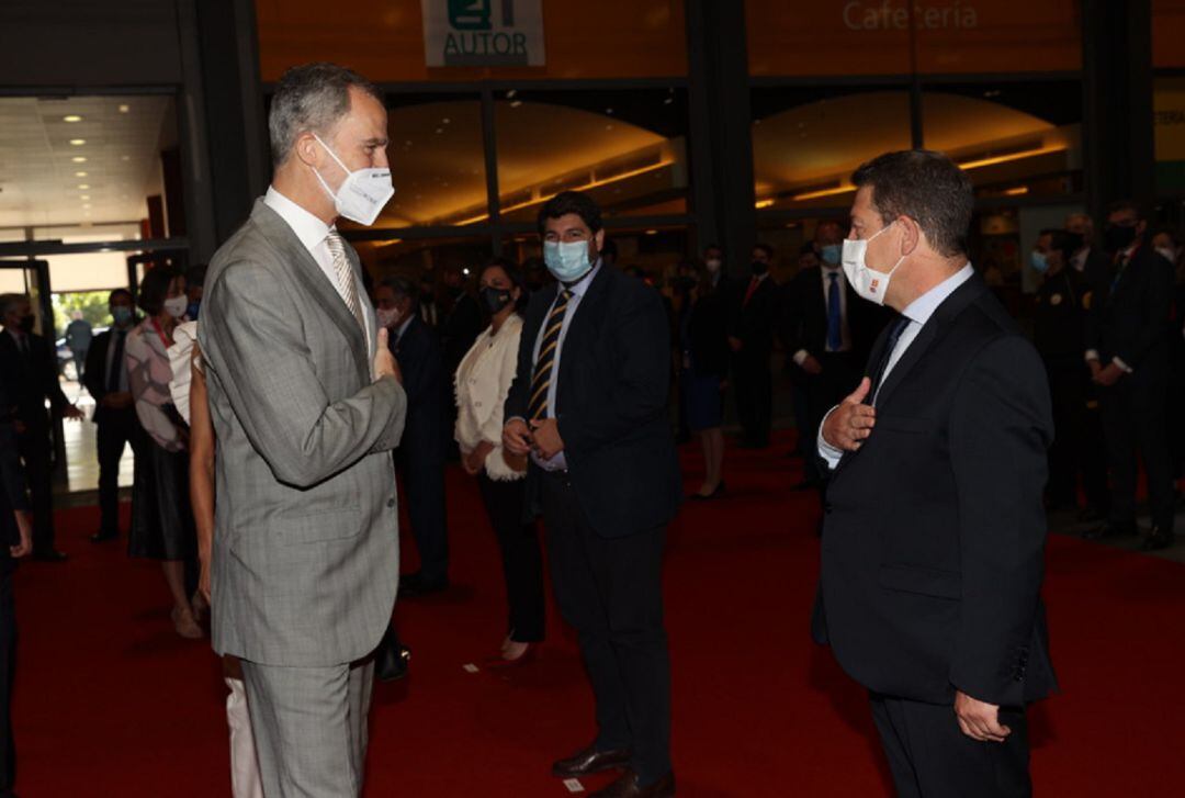 Emiliano García-Page junto al rey Felipe VI en la inauguración de FITUR