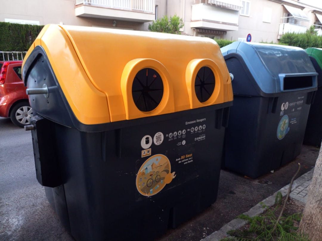 Contenedores de basura para reciclaje