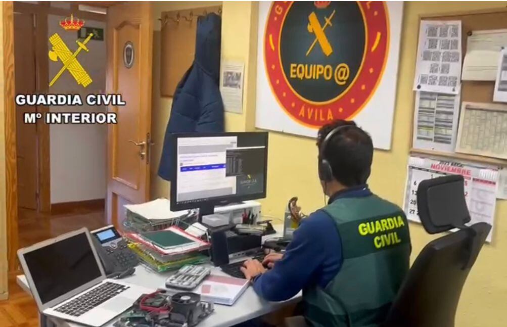 Guardia Civil de la Unidad de Investigación Tecnológica de la Guardia Civil de Ávila