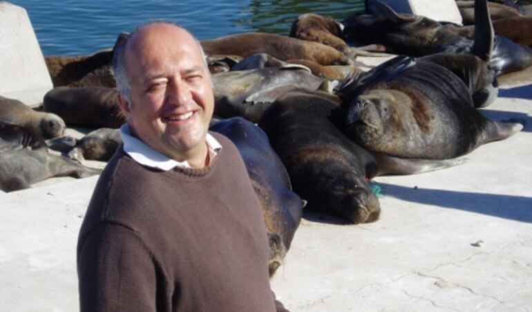 El doctor en filología española y profesor de Literatura Española Contemporánea en la Universidad Autónoma de Madrid realiza una lectura en el centro José Hierro de Getafe