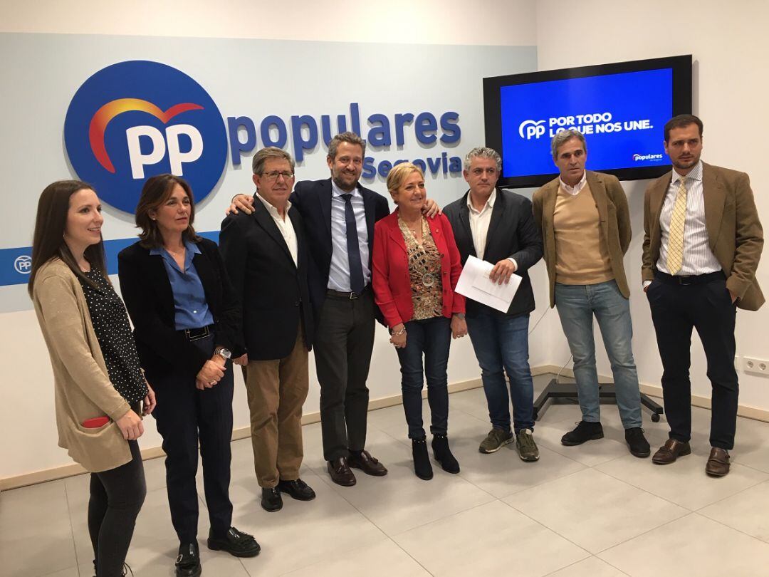 Jaime Olano con los candidatos al Congreso y Senado del Partido Popular 