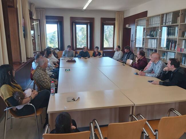 Reunió posterior dels participants en l'edifici de l'Aula Natura