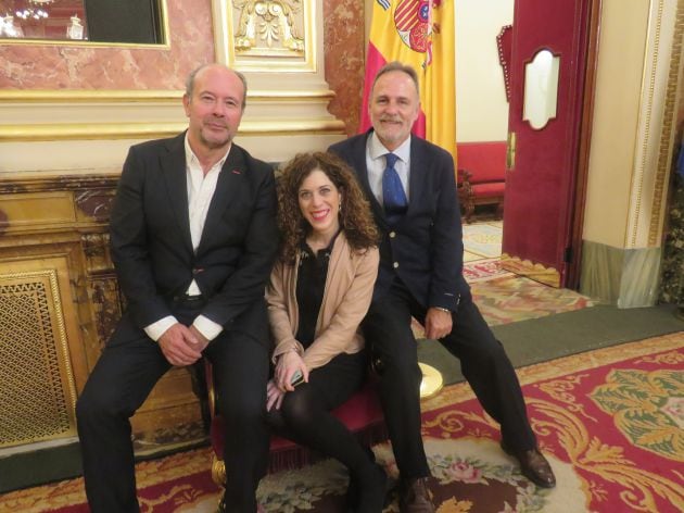 Miriam Alconchel, en el centro, junto con Juan Carlos Campo y Salvador de la Encina