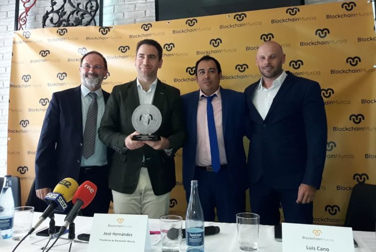 Blockchain Murcia ha nombrado socio honorífico al diputado popular Teodoro García 