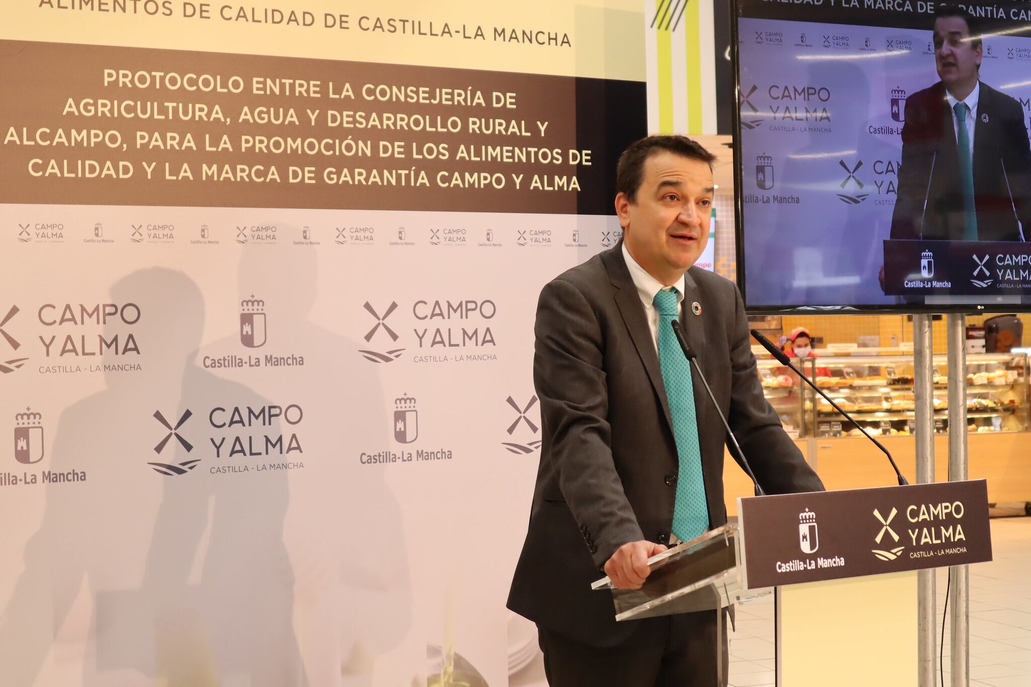 El consejero de Agricultura, Francisco Martínez Arroyo, en Cuenca