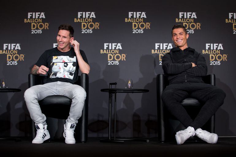 Messi y Cristiano, sonrientes en la rueda de prensa previa a la entrega del Balón de Oro 2015