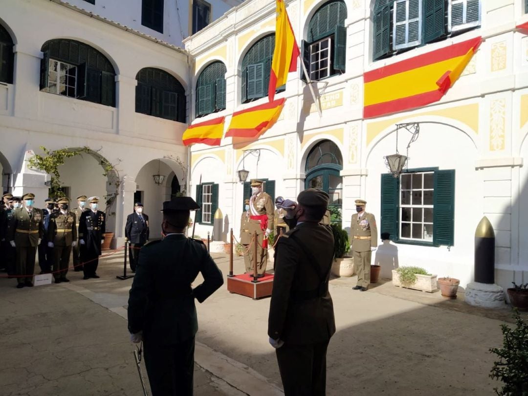 El Comandant general de Balears, Fernando García Blázquez, va presidir la Pasqua militar a Maó.