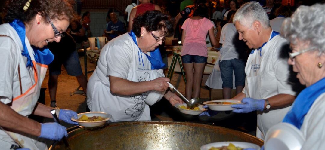 El sábado habrá parque acuático infantil, actuación familiar, caldereta, limonada y discomóvil