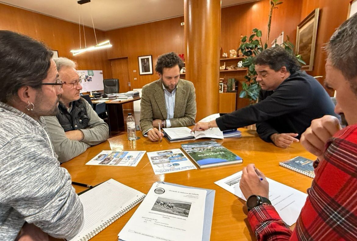 Isaac Claver ha mantenido una reunión con el alcalde de Laspuña y los nabateros. Foto: DPH