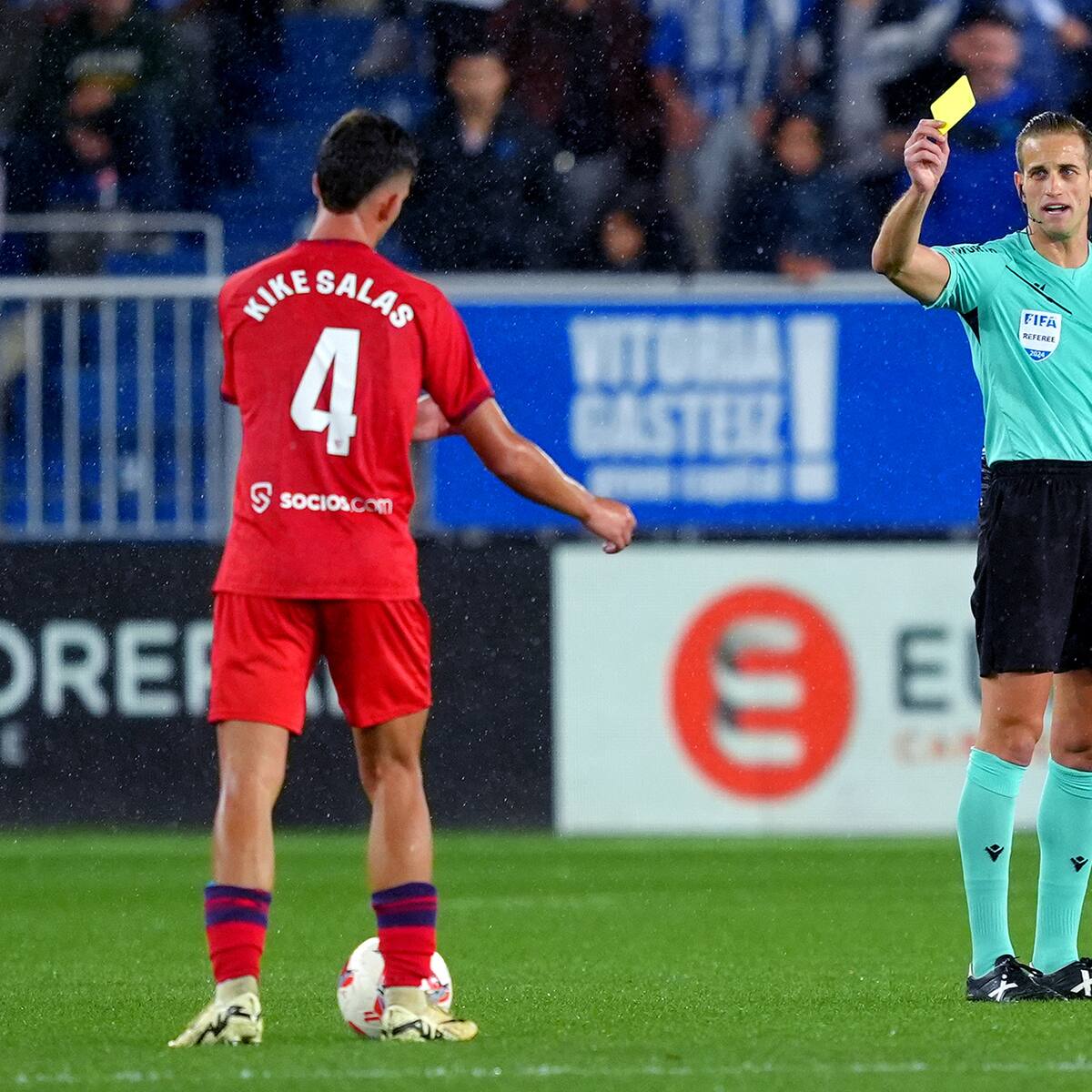 Kike Salas, jugador del Sevilla, detenido por presuntamente provocar tarjetas amarillas para que amigos y familiares ganaran 10.000 euros en apuestas