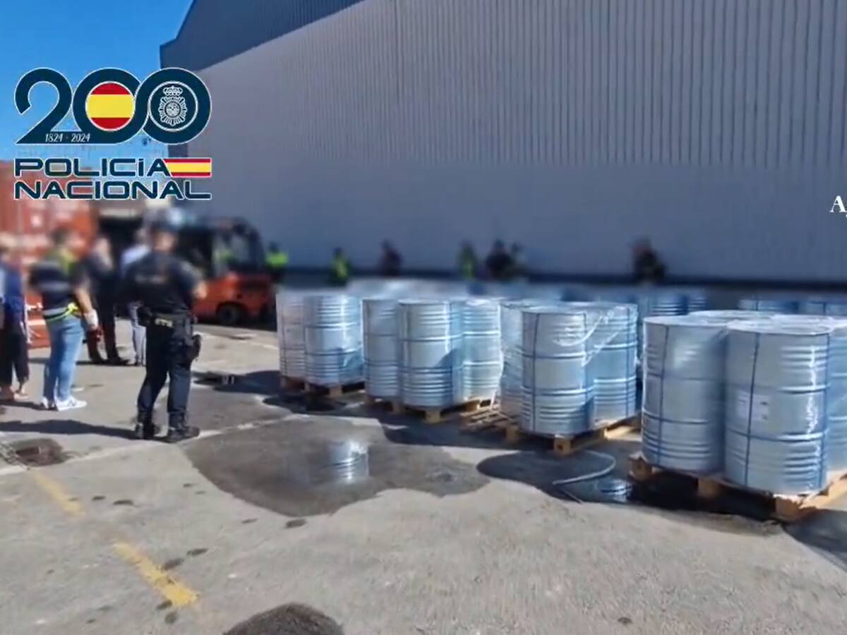 Interceptados en el puerto de Barcelona 13.000 kilos de precursores de armas químicas que una empresa enviaba a Rusia