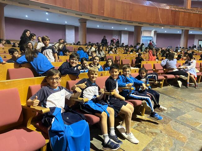 Alumnos en la celebración del Día Internacional del Libro Infantil y Juvenil