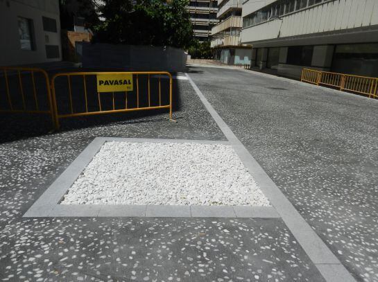 Nuevo pavimento de la plaza del Profesor Tamarit Olmos