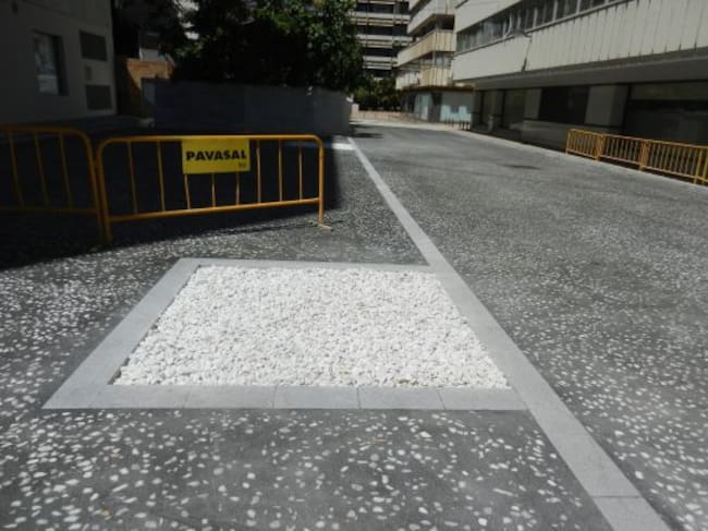 Nuevo pavimento de la plaza del Profesor Tamarit Olmos