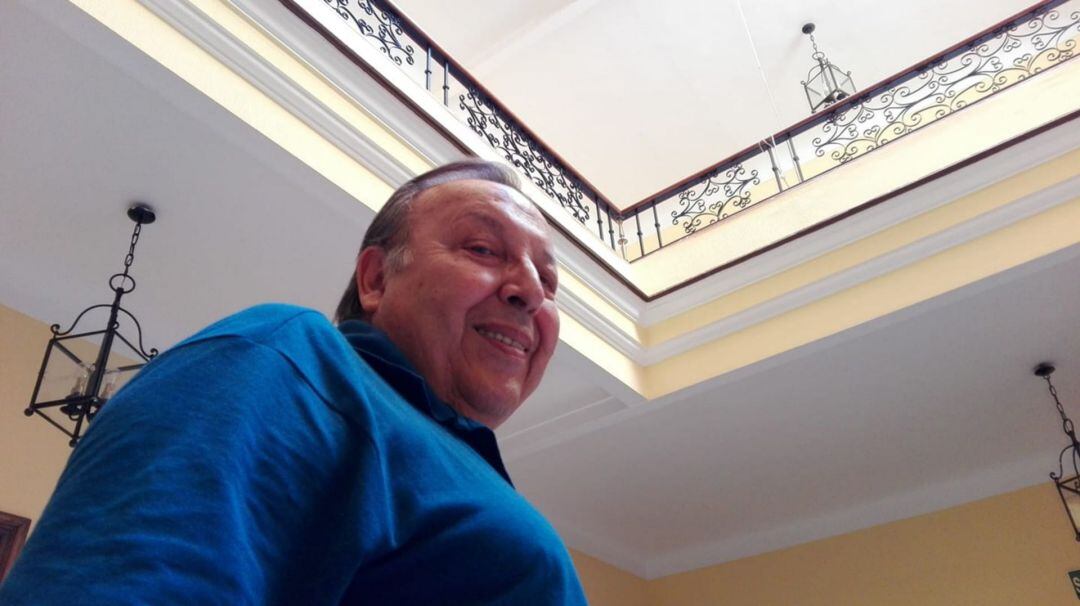 Primera plano del compositor Paco Cepero, este mediodía en Radio Jerez.