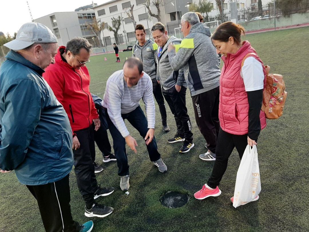 Miembros del Grupo Municipal Socialista en su visita al campo de fútbol de la Florida