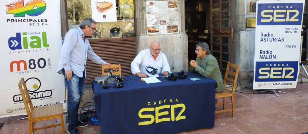 Roberto Sánchez Ramos en el set de la plaza de Porlier