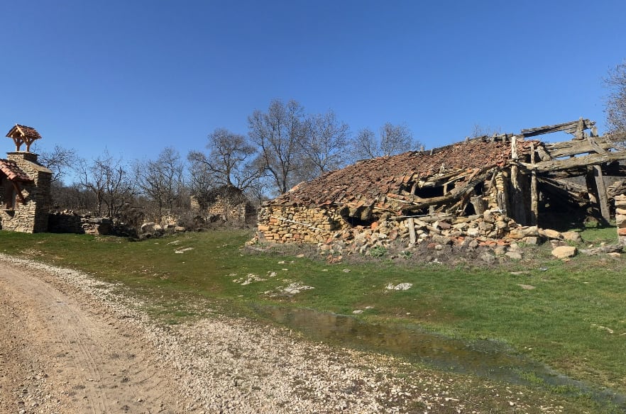 Usa Google Maps para ver un &quot;pueblo fantasma&quot; en venta y no se puede creer lo que se encuentra.