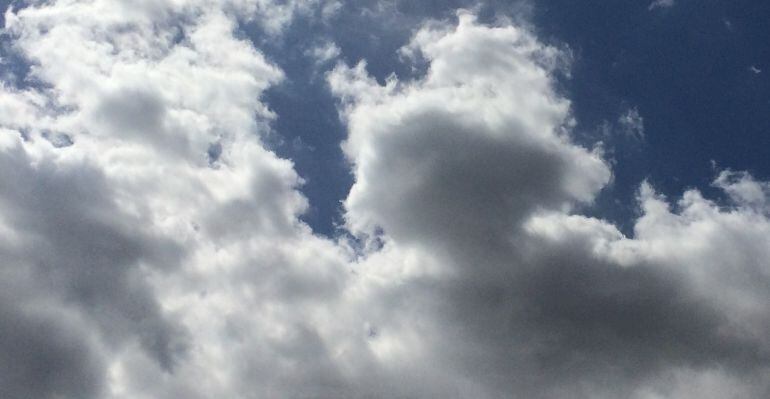 Este viernes se prevén cielos con nubes y claros y no se descartan lluvias