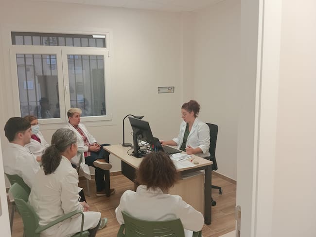 Parte del personal que atenderá el centro