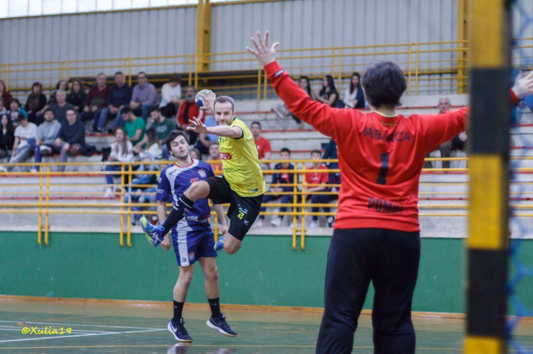 Carnes do Ribiero, décimo en la clasificación con 19 puntos, visitará al BM Camariñas, decimocuarto con 11 puntos.