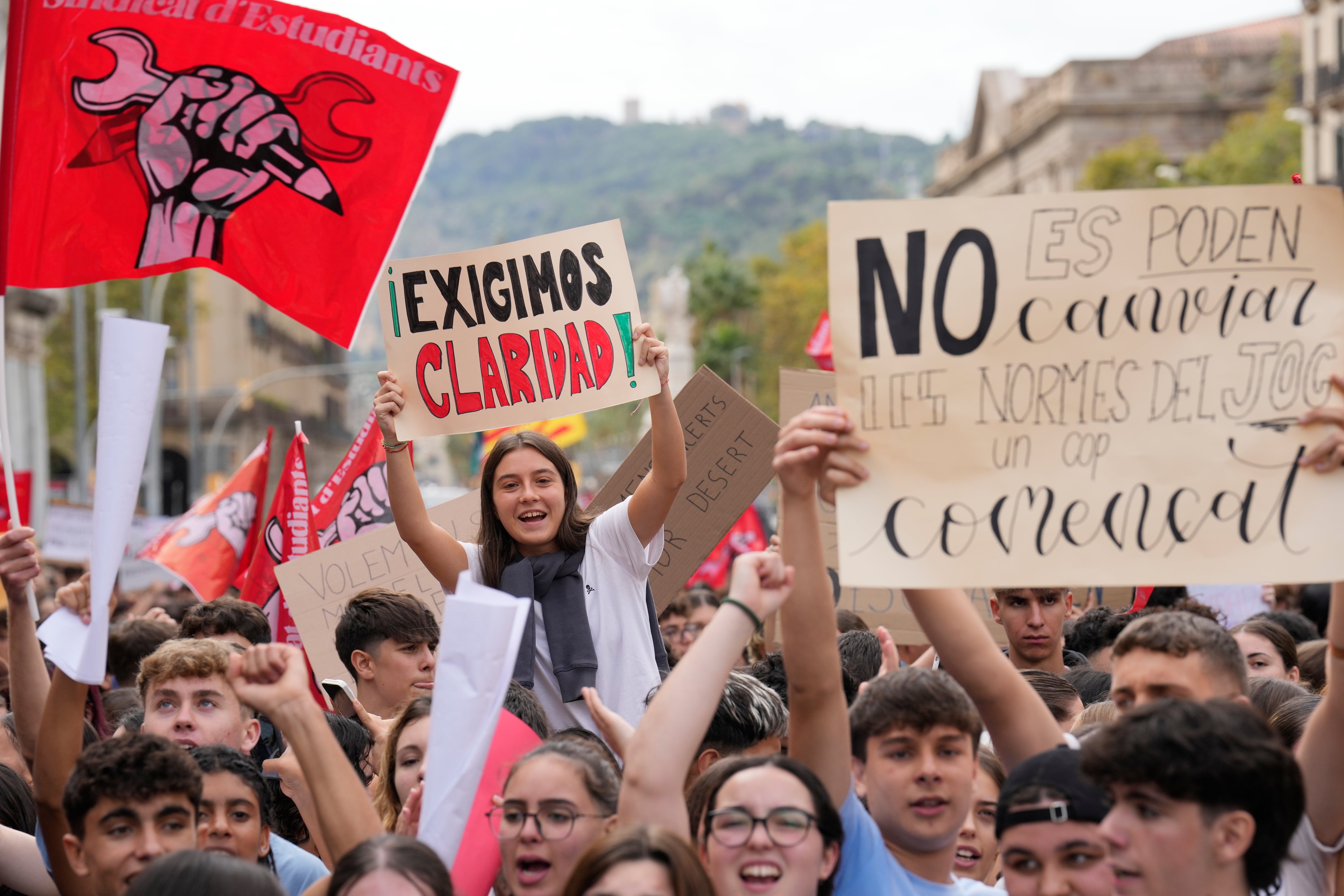 Centenars d&#039;estudiants d&#039;ESO, Batxillerat i FP van protestar el passat 11 d&#039;octubre a Barcelona per exigir que s&#039;accelerés la publicació dels models de les noves Proves d&#039;Accés a la Universitat (PAU)  EFE/Alejandro García