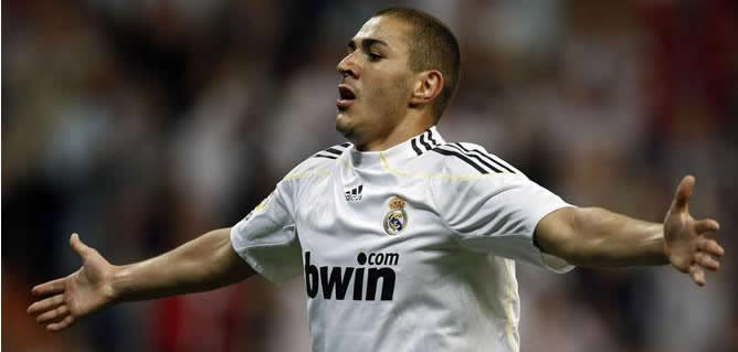 Benzema celebra un gol