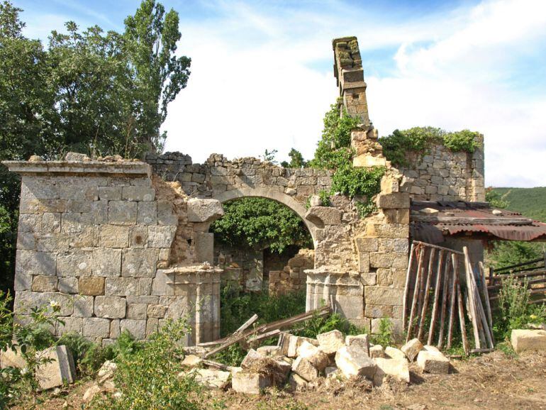 Iglesia en ruinas en la provincia de Palencia.