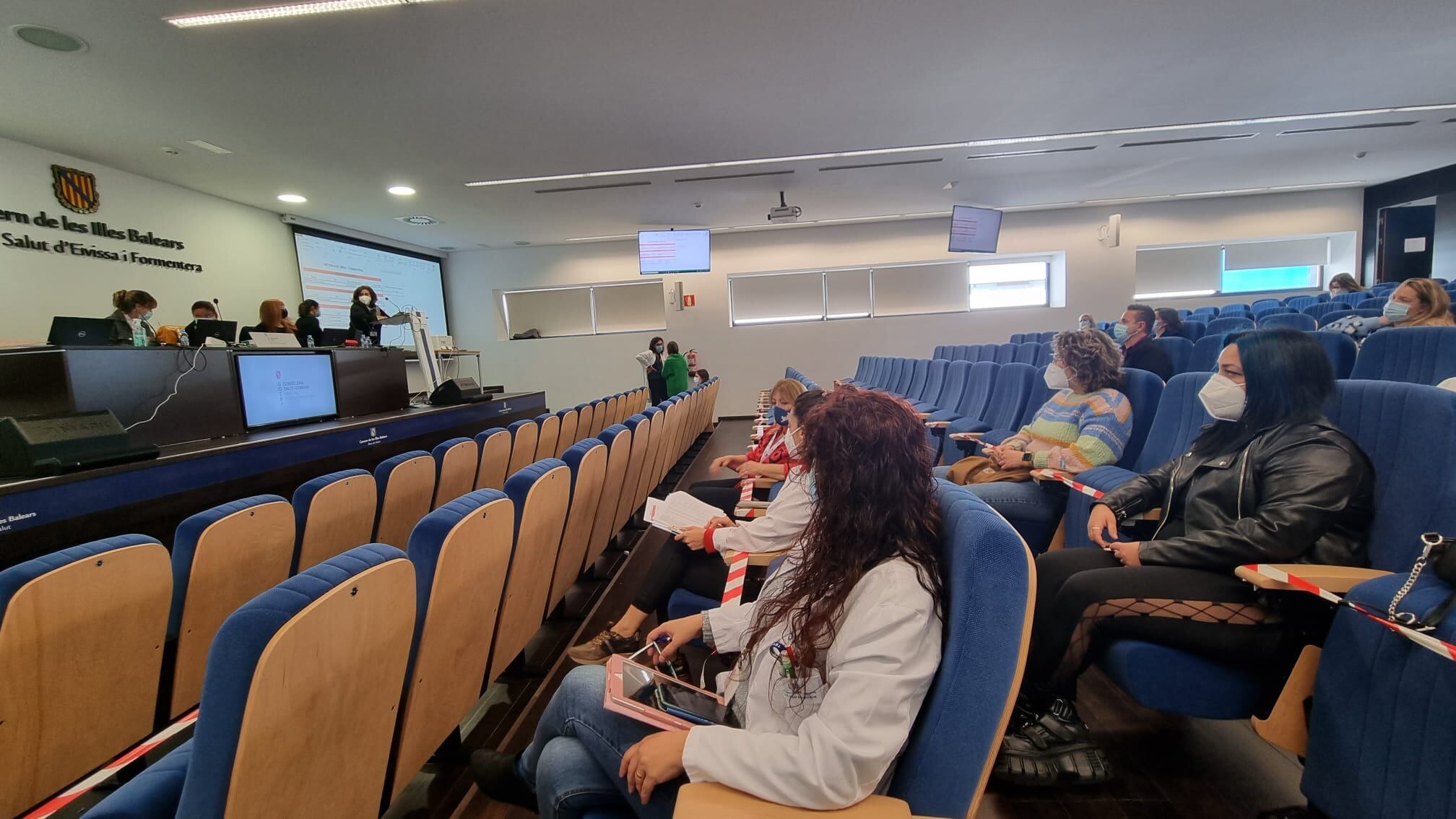 Un momento durante la presentación de la oferta de plazas