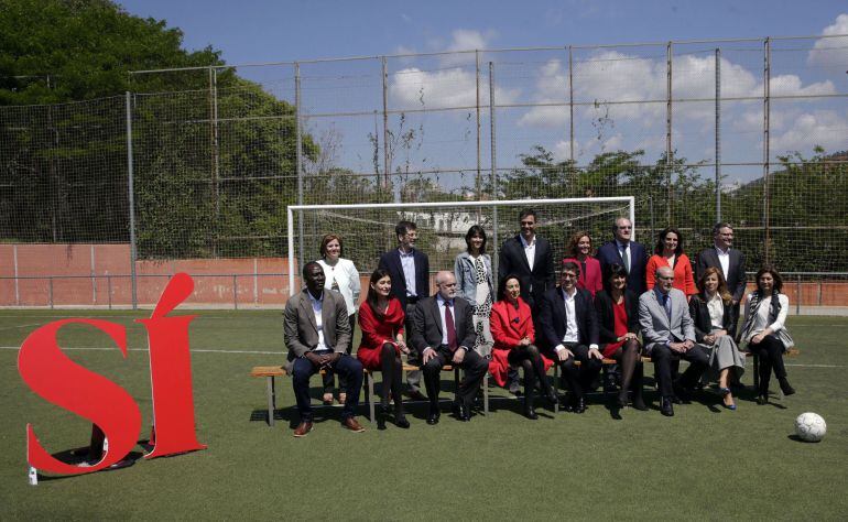 (De izda. a dcha. y de arriba a abajo) Pilar Cancela, José Enrique Serrano, Nuria Parlón, Pedro Sánchez, Meritxell Batet, Ángel Gabilondo,Teresa Ribera, Jordi Sevilla, Luc André Diouf, Carmen Montón, Gregorio Cámara, Margarita Robles, Patxi López, María G