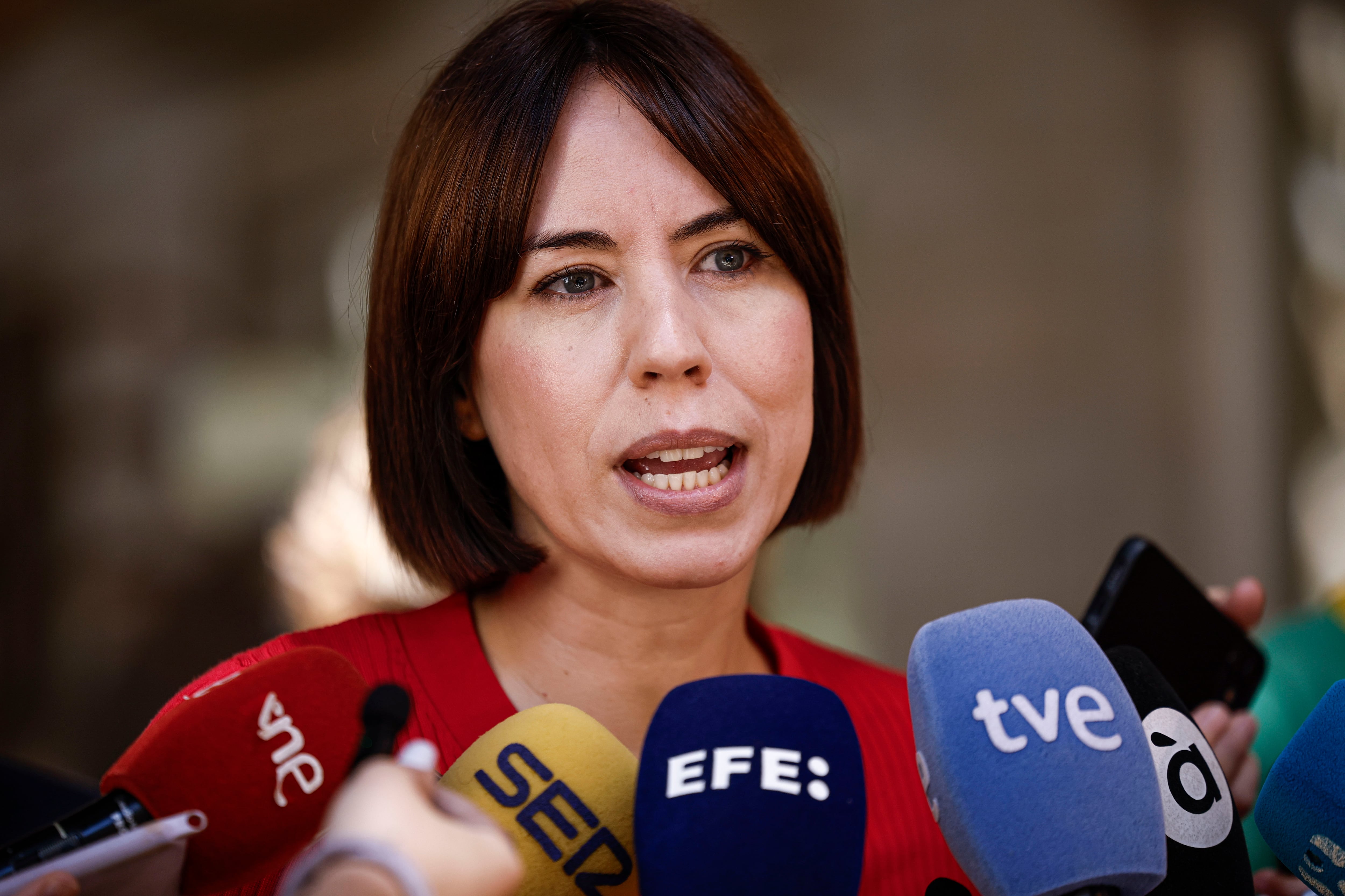 GRAFCVA7795. VALÈNCIA, 28/05/2025.- La secretaria general del PSPV-PSOE, Diana Morant, atiende a los medios de comunicación con motivo de la aprobación de los Presupuestos de la Generalitat para 2025. EFE/Biel Aliño
