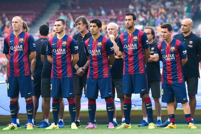 Los jugadores azugranas sobre el césped del Camp Nou