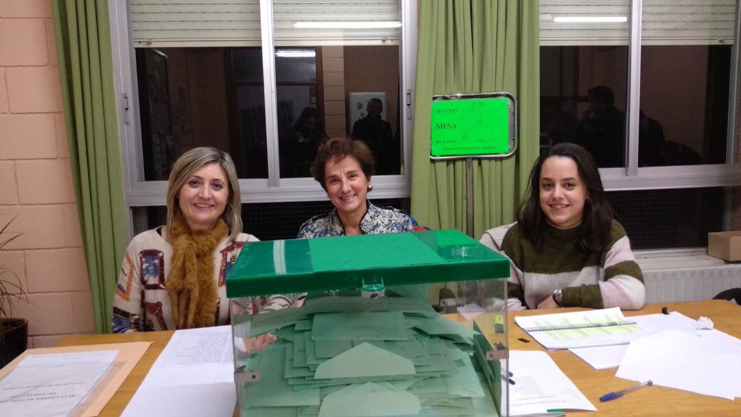 Carmen, Hilaria y Macarena , las protagonistas del día en la mesa 33 de Concepción Arenal 