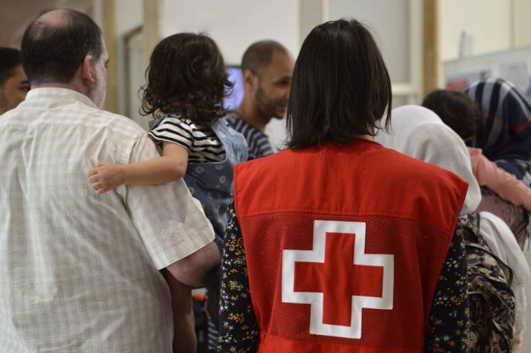 Refugiados sirios atendidos por Cruz Roja tras su llegada a Córdoba