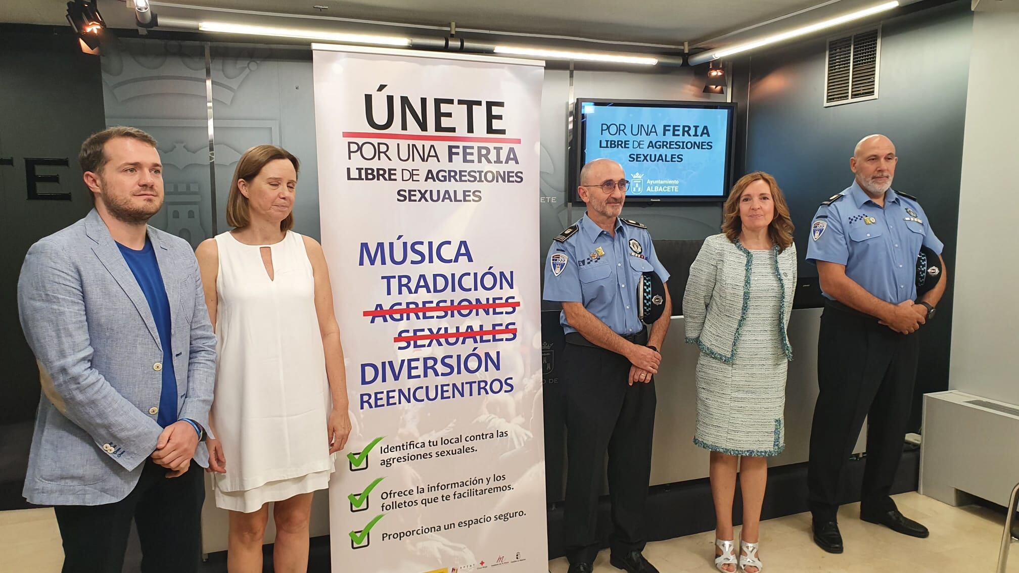 Manuel Martínez, concejal de Igualdad, y María José López, concejala de Seguridad Ciudadana, presentan la campaña ‘Por una Feria libre de agresiones sexuales’