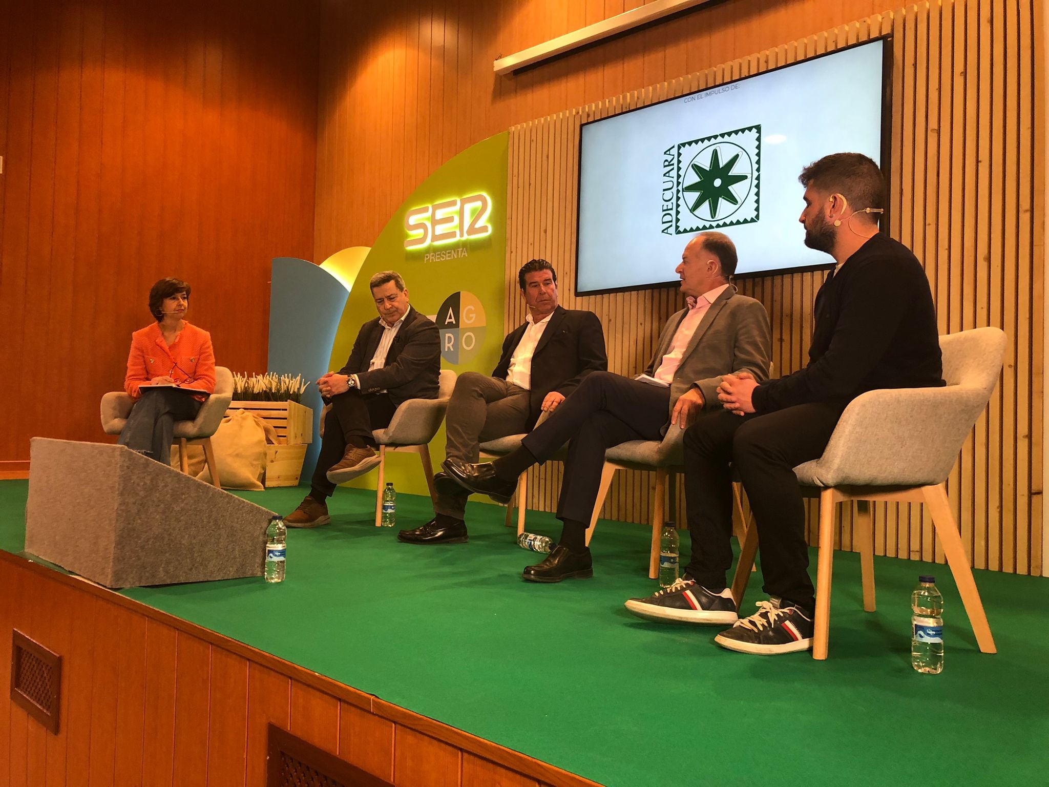 Mesa redonda &quot;Energía y otros recursos en el sector primario&quot;