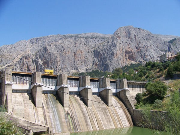 Presa de la Encantada en Álora (Málaga)