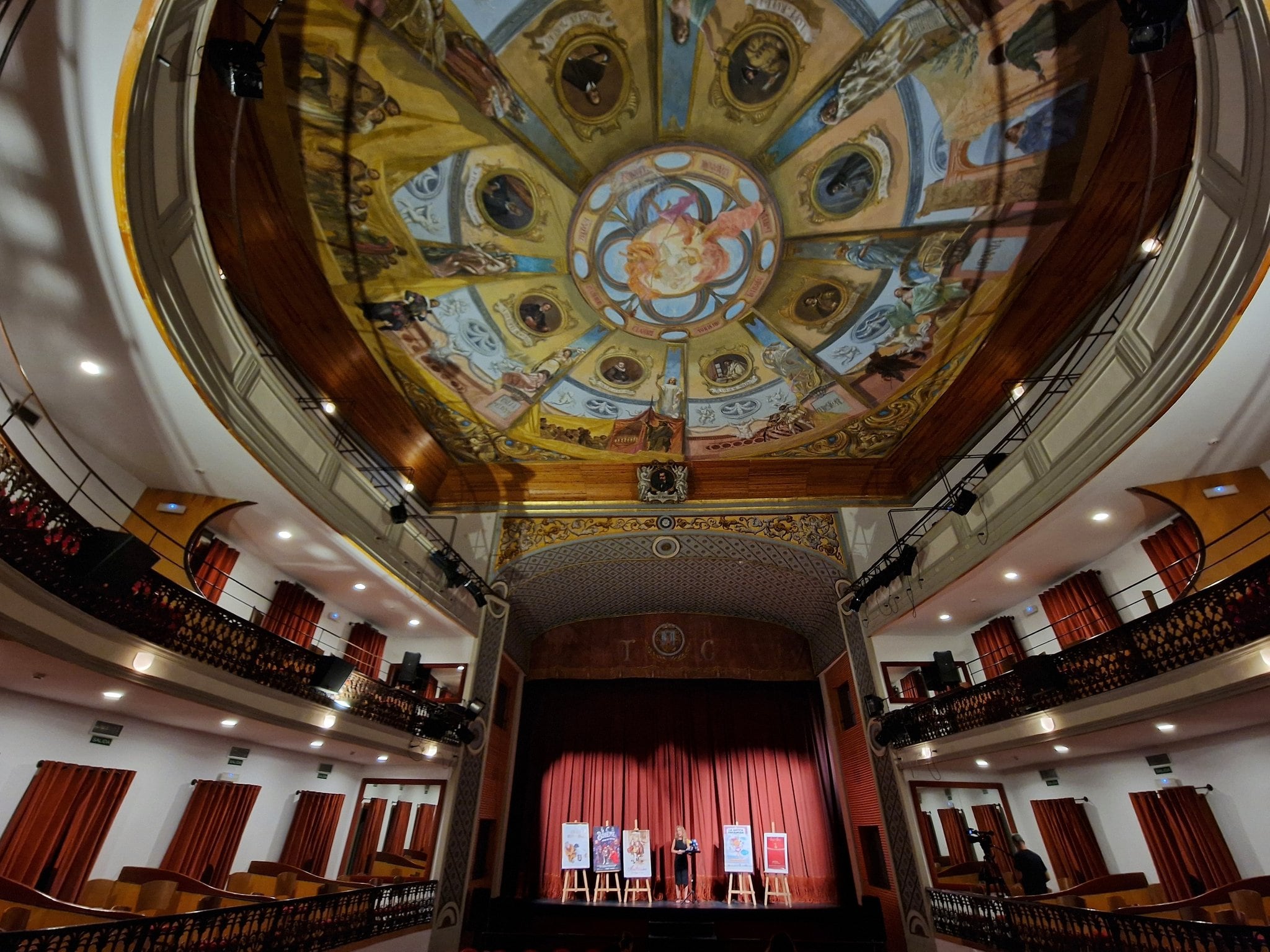 La concejala de Cultura del Ayuntamiento de Lorca, María Ángeles Mazuecos, ha presentado la programación del Teatro Guerra para el último trimestre del año.