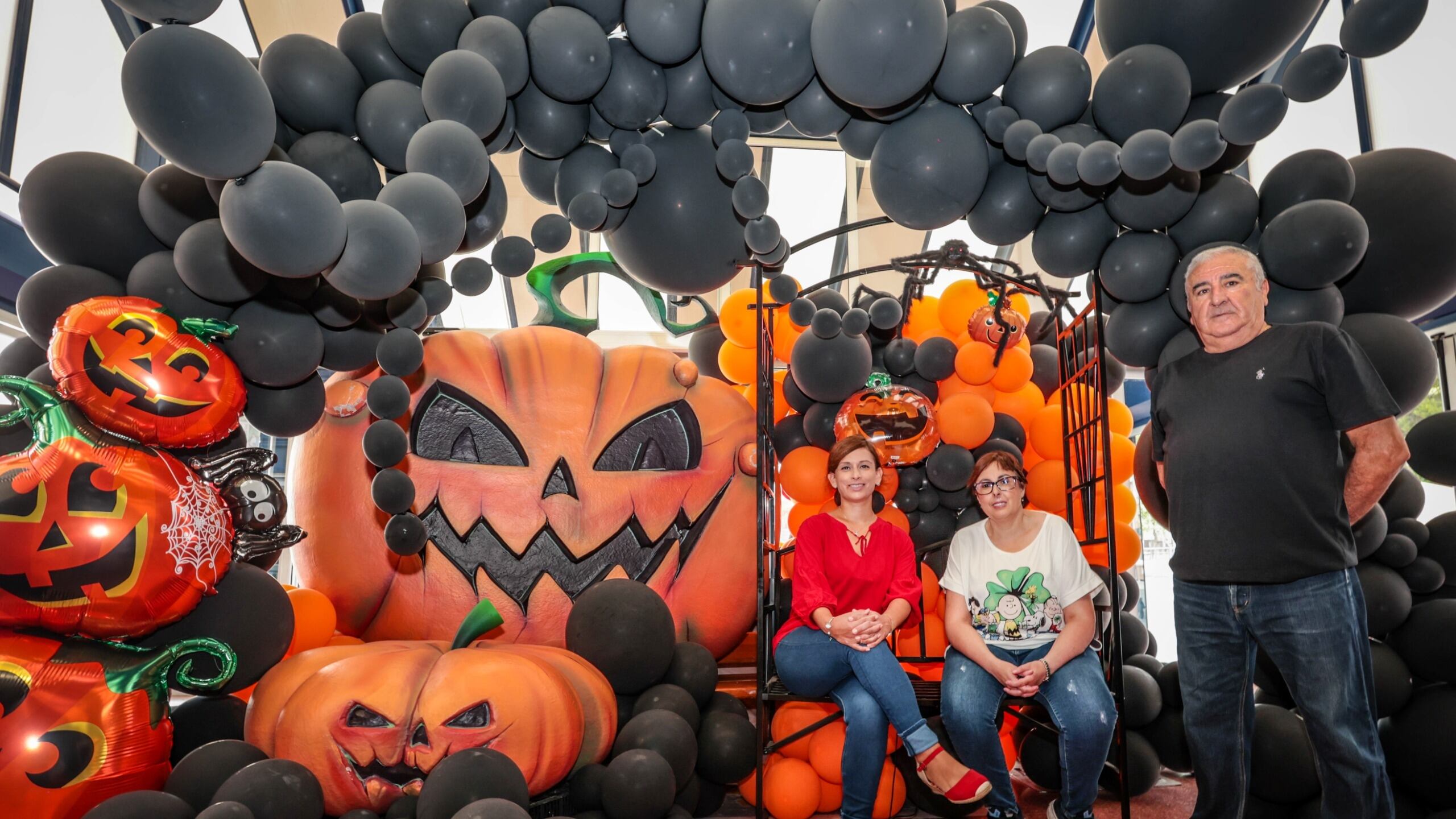 El Mercado Central de Elda ya luce adecuadamente para la celebración de Halloween